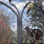 Современная кованая ограда с использованием растительного орнамента